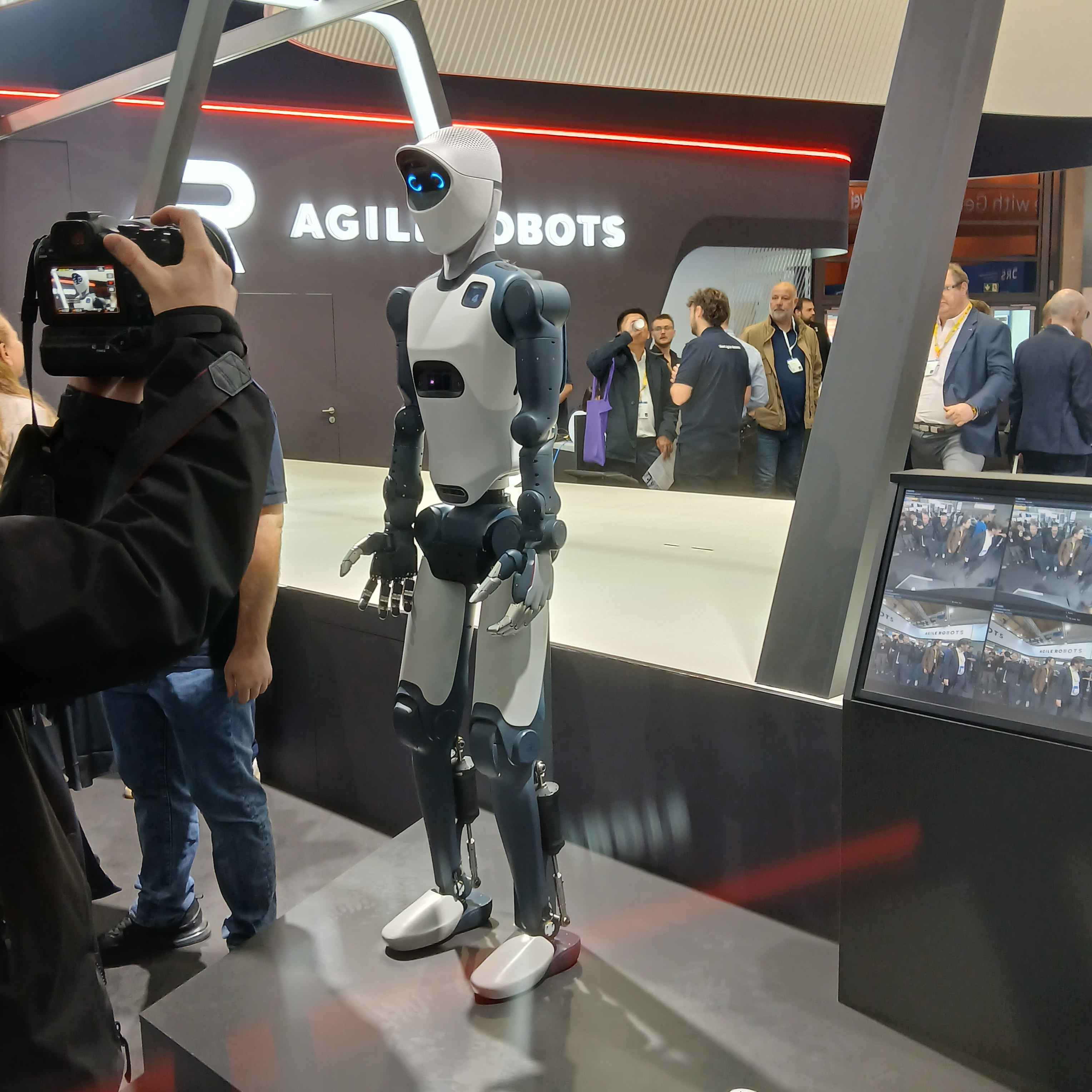 AGILE ROBOTICS / HUMANOID